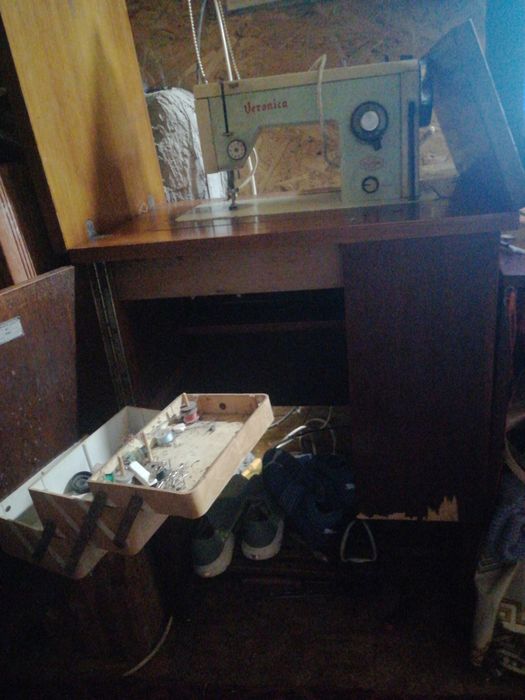 Vand masina de cusut Veronica doar ridicare personala