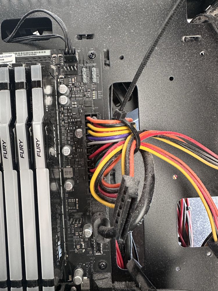 Продам 4 планки 4800 частота оперативной памяти DDR5 kingston