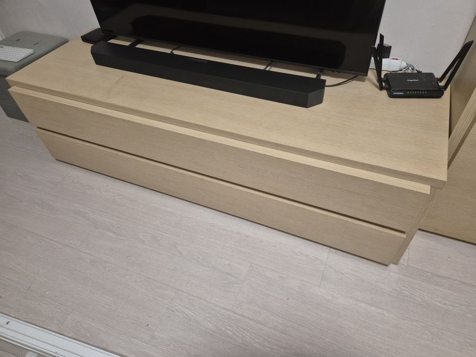 Общо 200лв - Масивни ТВ шкаф, скрин, маса и етажерка