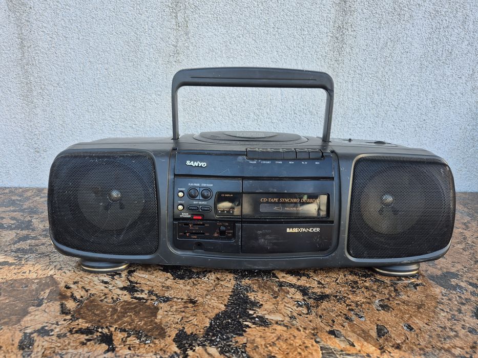 Vând casetofon marca Sanyo model MCD- Z16L - functional