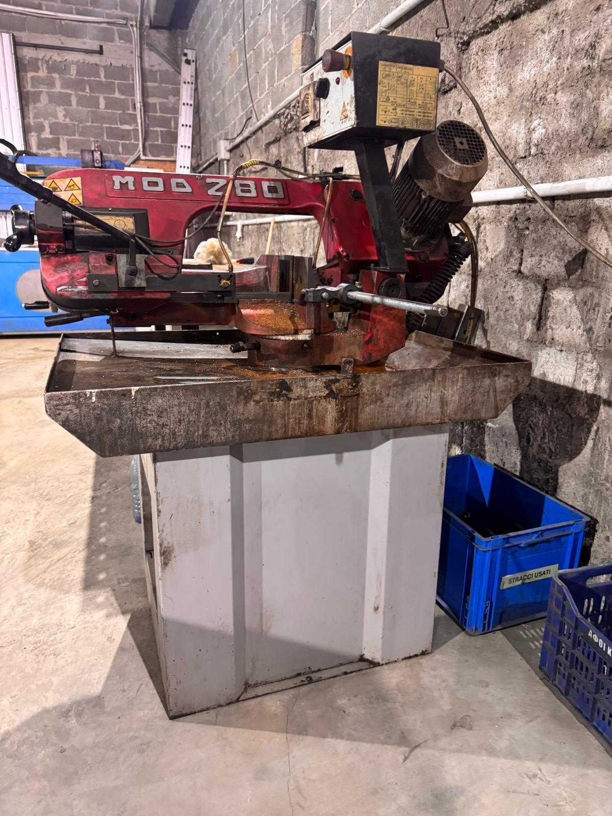 Fierastrau cu panglica pentru metal