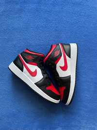 Jordan 1 Mid Fire Red