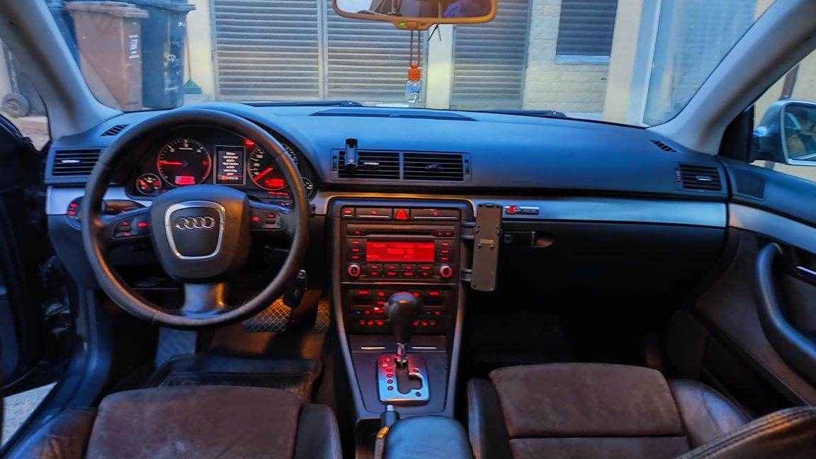 Vând Audi A4b7 automat