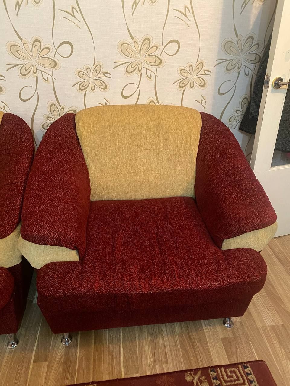 Раскладной диван  и  два кресла