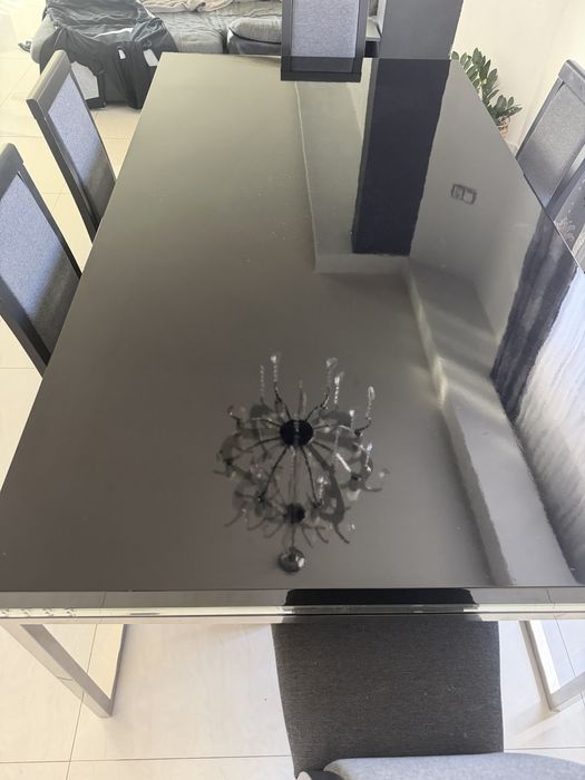 Трапезна маса със столове