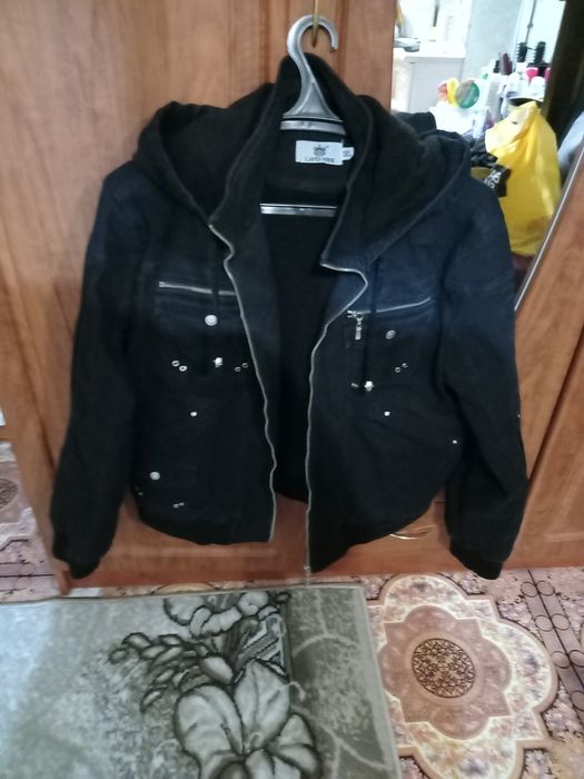 Продам куртку женскую