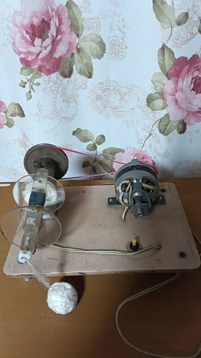 Продам прялку электрическую рабочую + собачью шерсть, пух.