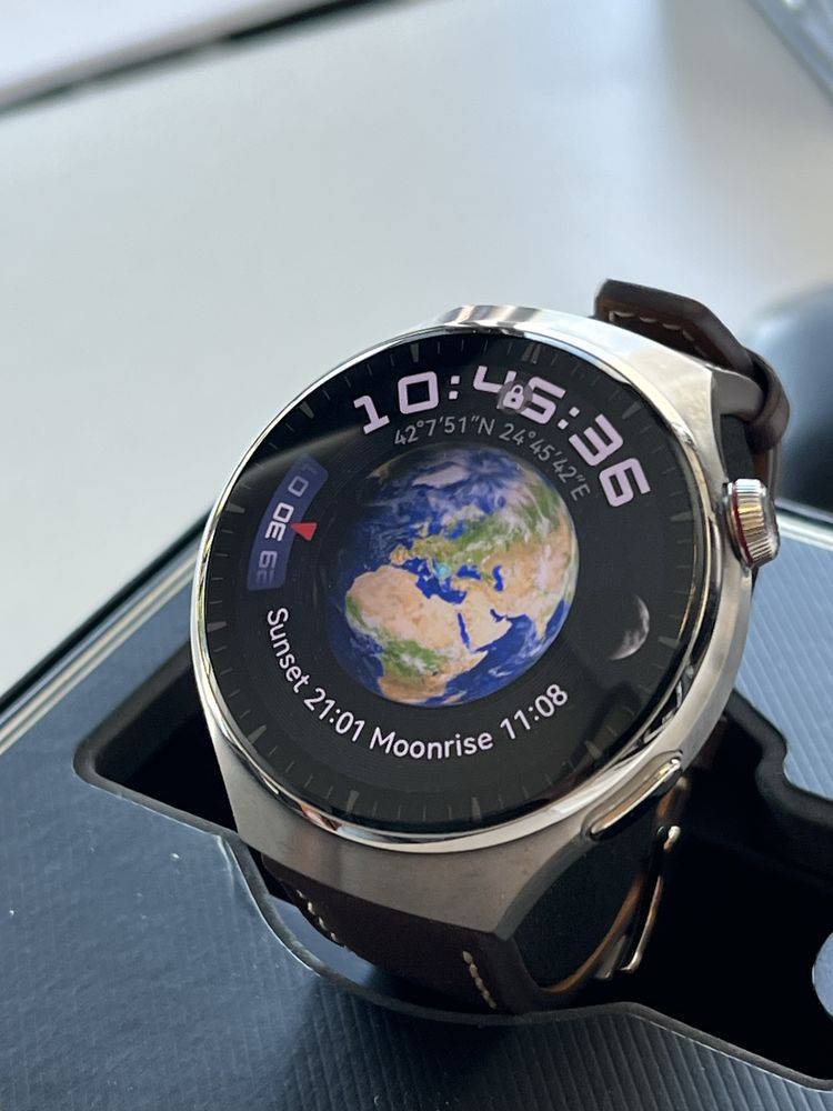 HUAWEI Watch 4 Pro две каишки
