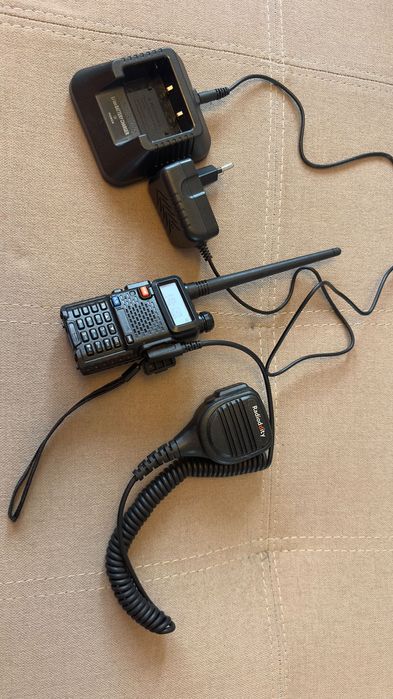 Statie Baofeng UV-5R  pret 150 lei