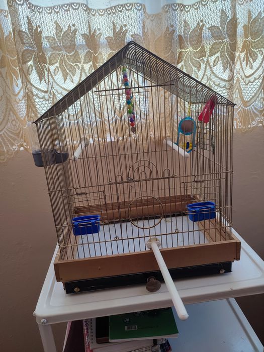 Продаются клетки для попугаев