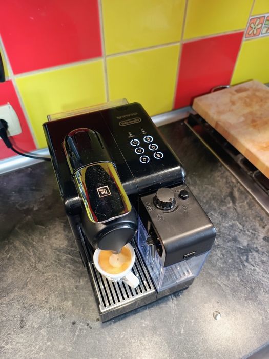 Espressor Delonghi Lattissima touch capsule Nespresso