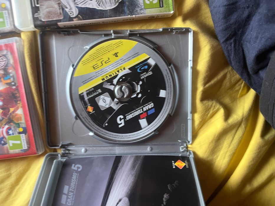 Vând ps3 și jocuri