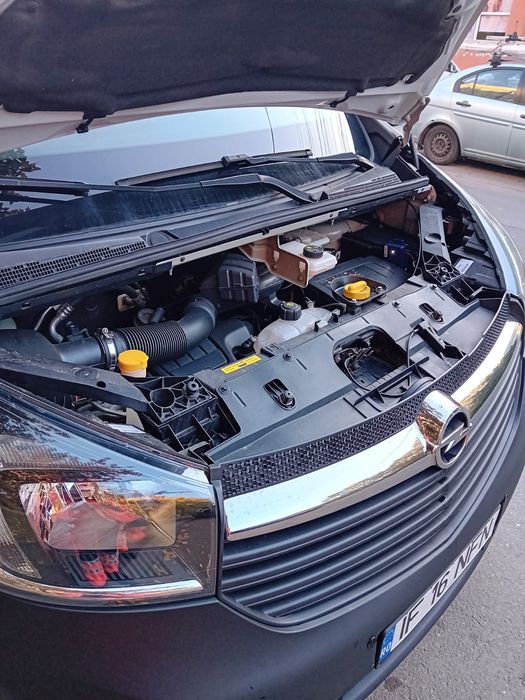 Vând Opel vivaro-B