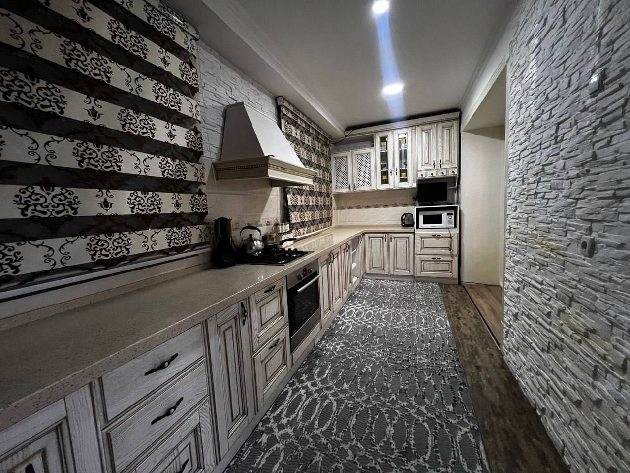 Продается 4в3 ком квартира рядом с Инфинити, ор-р: массив Эльбек, 94м²