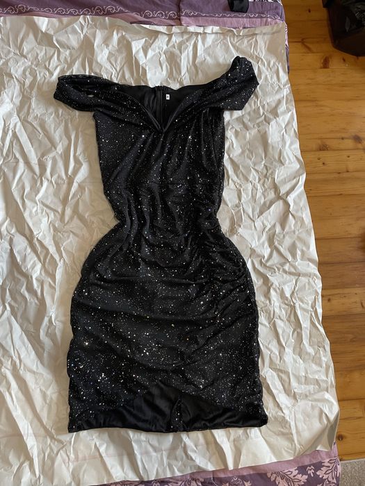 Елегантна къса рокля с блясък