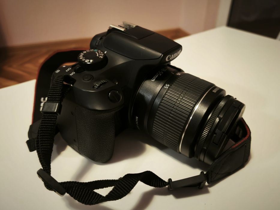 Фотоапарат Canon 1300D