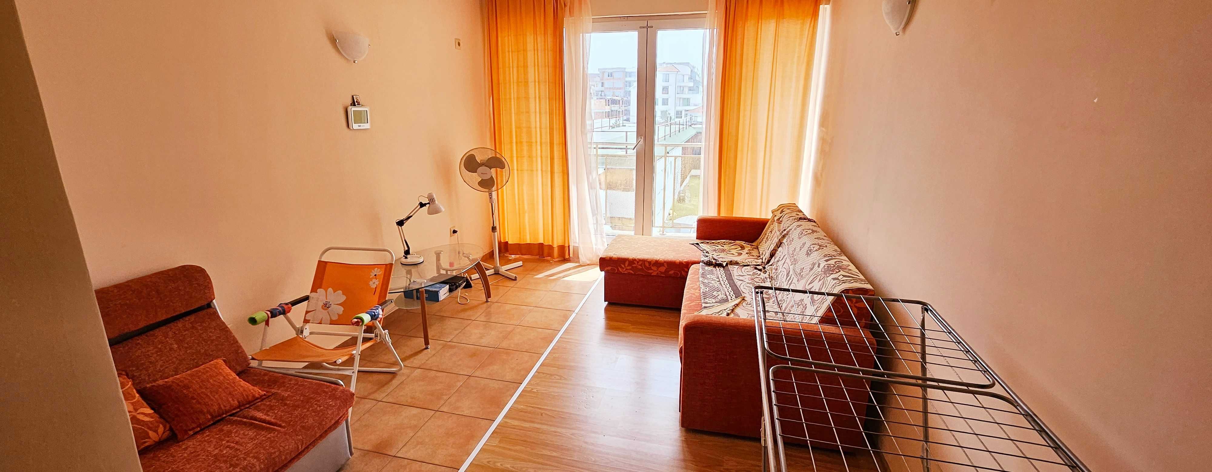 Тристаен апартамент без такса поддръжка в Поморие