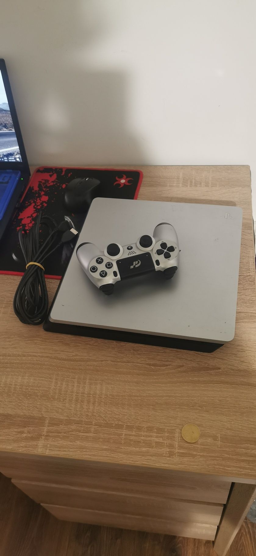 Vând Playstation 4, 1 Tb