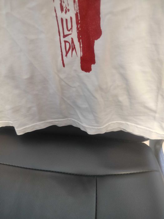 Тениска Luda M/L размер носена е няколко пъти