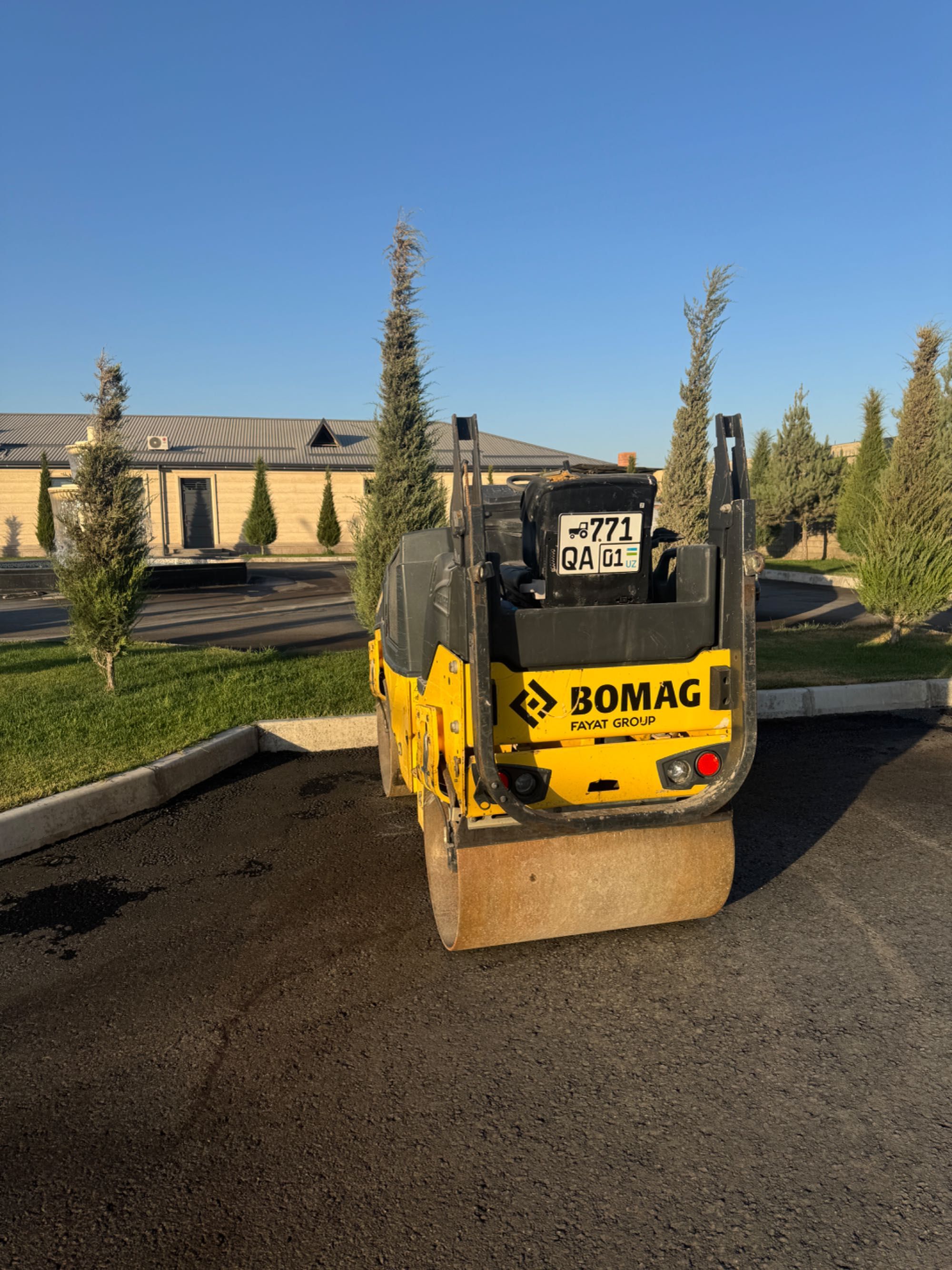 Каток Bomag BW 100 AD