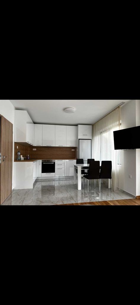 Дава се под наем Етаж от къща в Асеновград - 120 кв.м за 510 € - Снимка #10