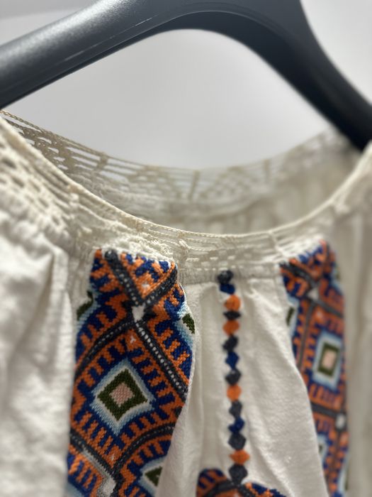 Ie pe panza de casa traditionala populara