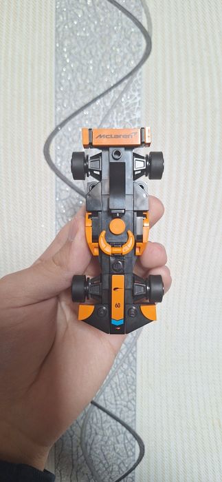 Продам набор Lego с болидом формулы-1 McLaren