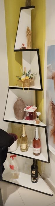 Стелаж черно-бял