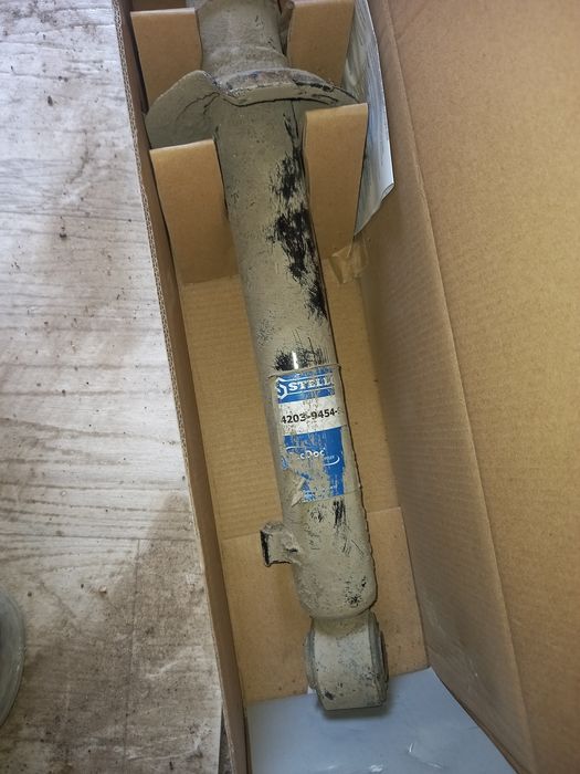 Задние стойки хондай саната 99г