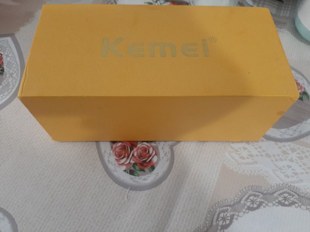 Машинка за подстригване на батерия Kemei 1849