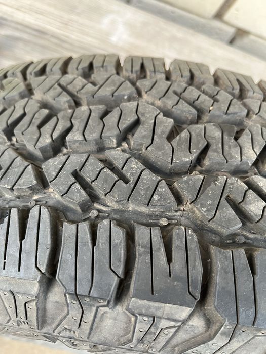 Продам шины б/у Уаз-Соболь