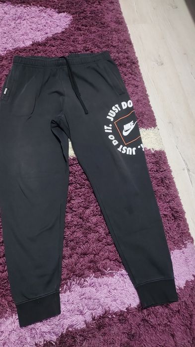 Pantaloni bărbați Nike originali.