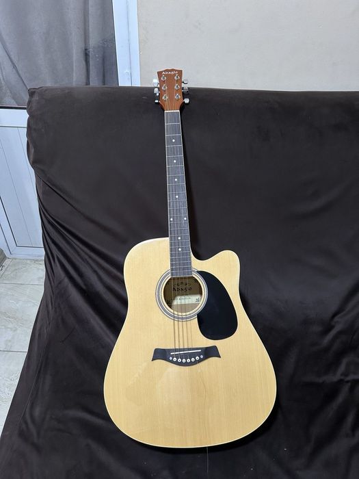 Срочно срочно! Продается акустическая гитара Adagio