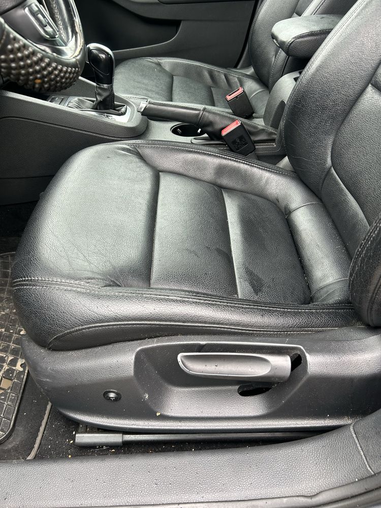 Interior piele, scaune față și banchete spate  Volkswagen Jetta 2014