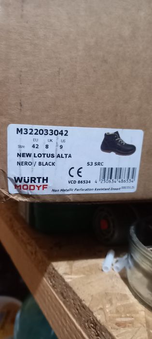 Vând bocanci cu protectie nr 42 wurth