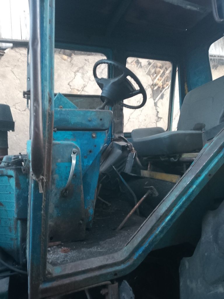 Продам Беларус на полном ходу нет капота