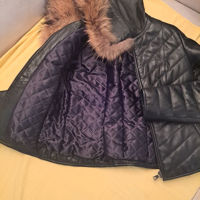 Кожено яке, с подплата и качулка със златна лисица