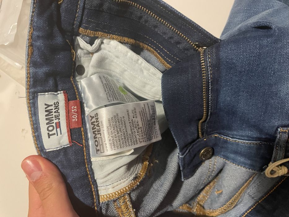 Blugi Tommy Jeans cu eticheta