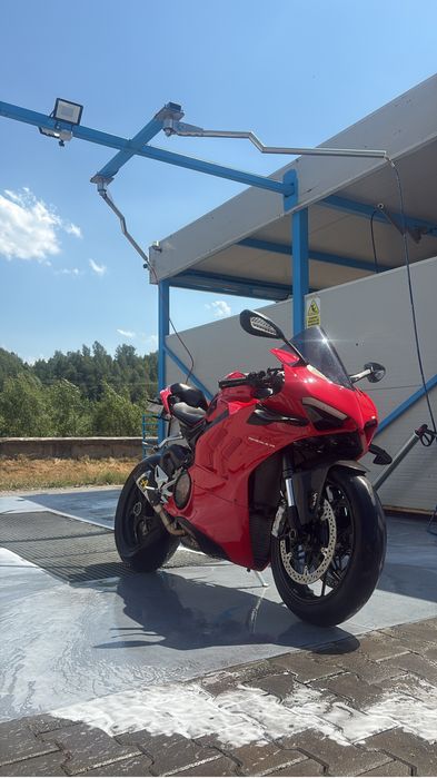Ducati Panigale  v4