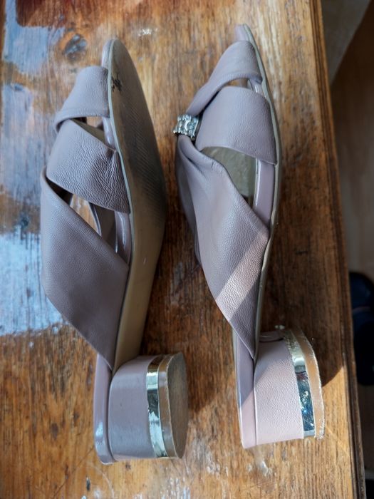 Кожаные Босоножки без задника. Бренд