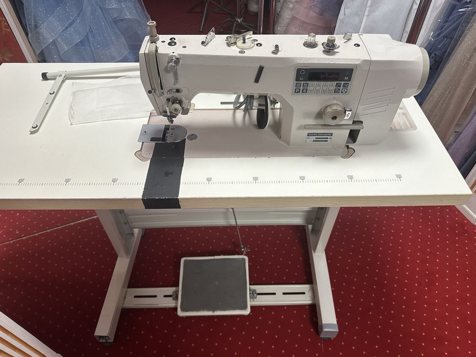 Професионална шевна машина