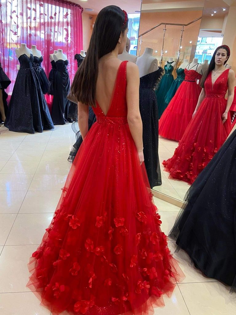 Червена дизайнерска бална рокля