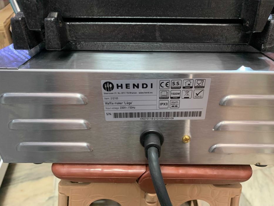 НОВ Професионален гофретник Hendi, 1500W, Чугунена повърхност