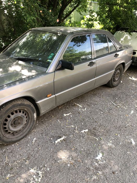 Два броя на части Мерцедес Е190 Mercedes E190 2000 куб.