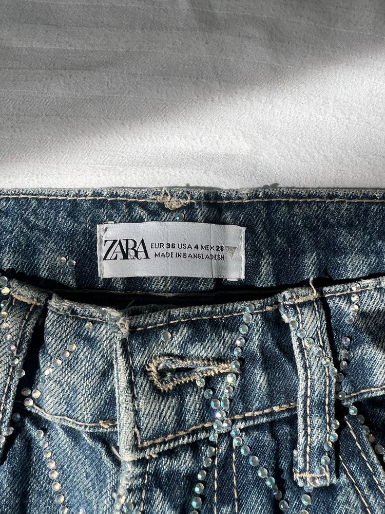 Дънки с камъни Zara