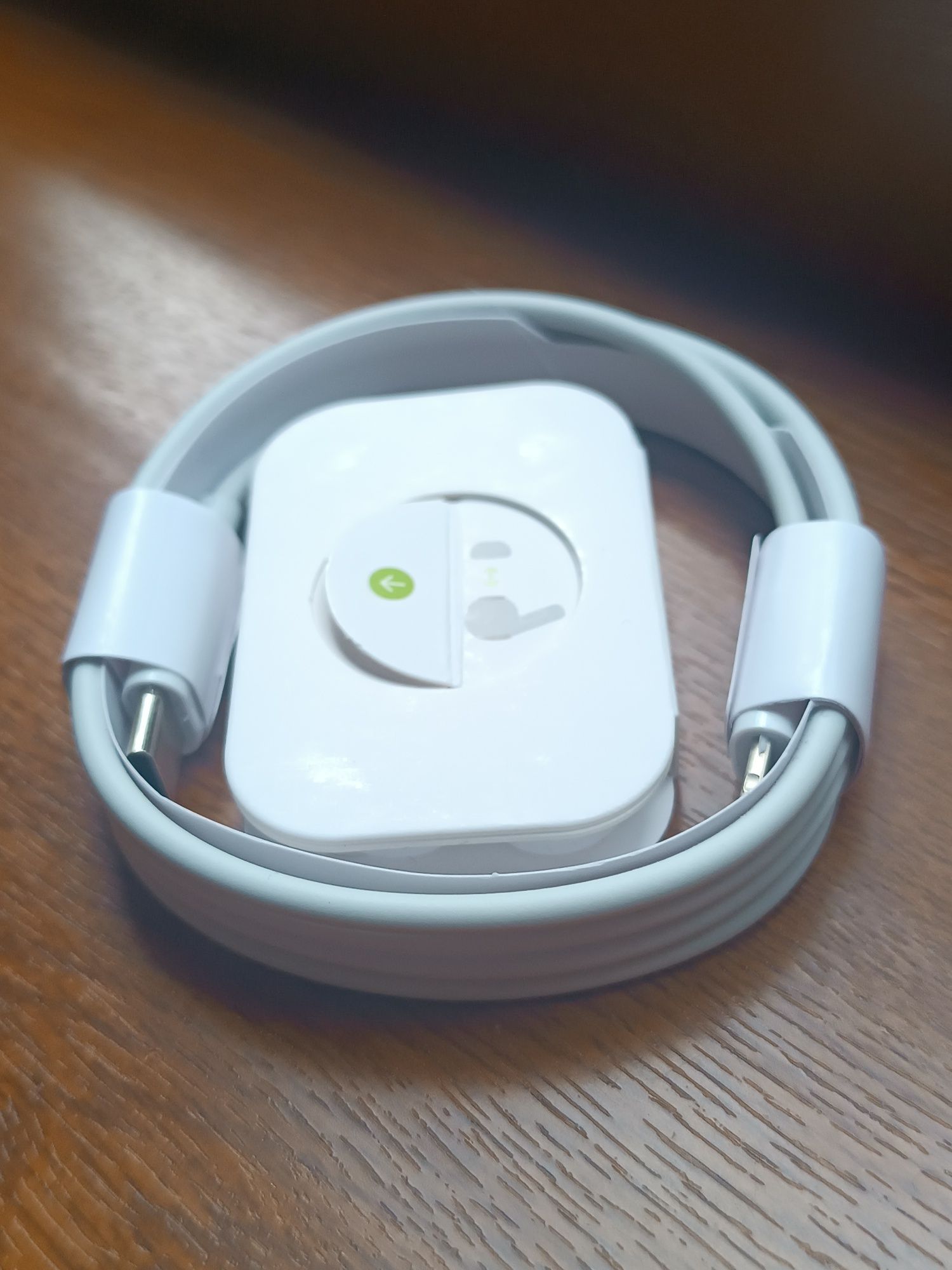 Продам щнур от AirPods оригинал