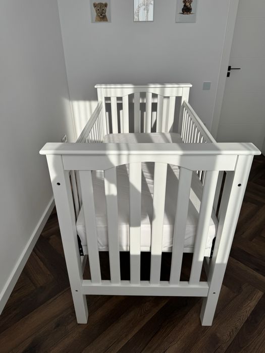 Se vinde pat de lemn pentru copii Pottery Barn!