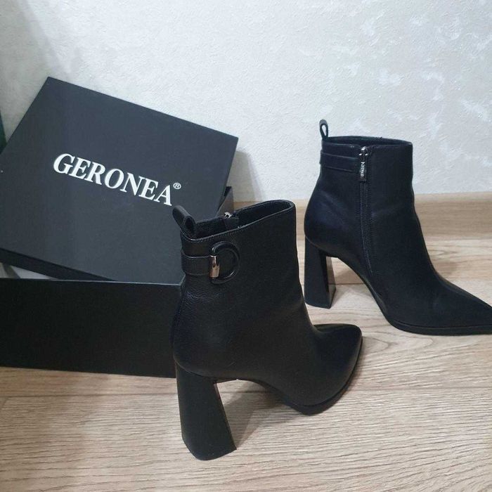 Продам красивые ботинки (Турция). Одевала всего лишь один раз.