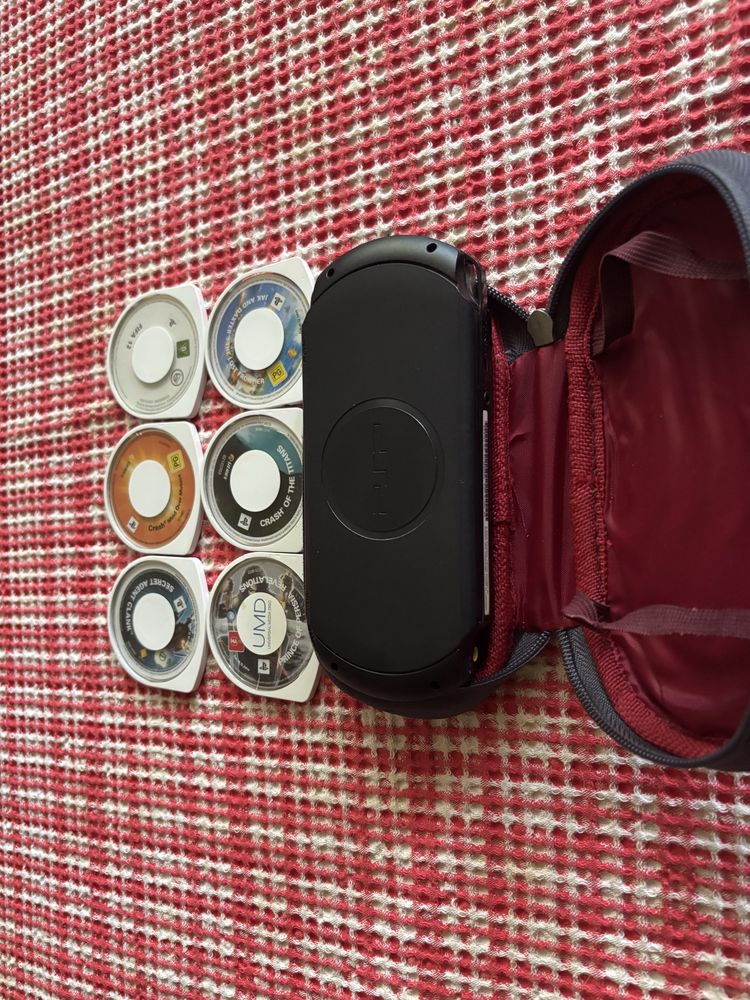 PSP работеща конзола с 6 игри