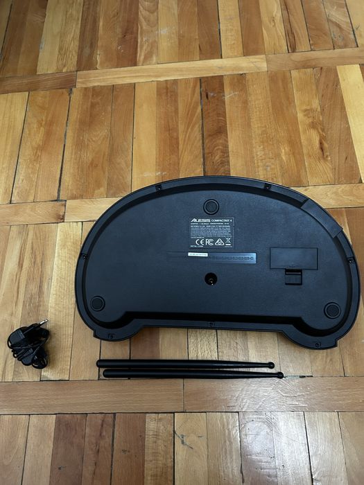 tobe electrice Alesis CompactKit 4 - stare foarte buna!